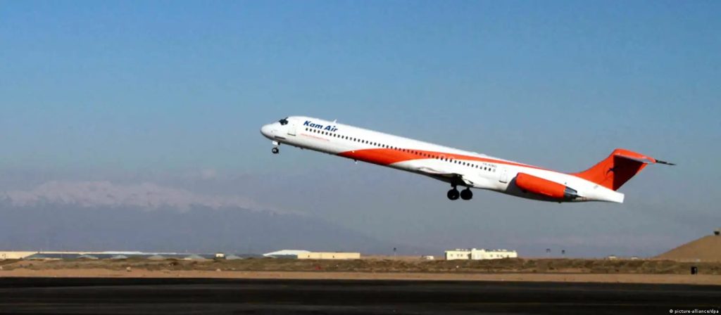 پاکستان ذخیره تیل شرکت‌هوایی «کام‌ایر» در قندهار را هدف حمله‌هوایی قرار داد