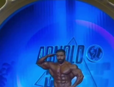 هادی چوپان با سلام نظامی روی صحنه آرنولد کلاسیک ۲۰۲۶