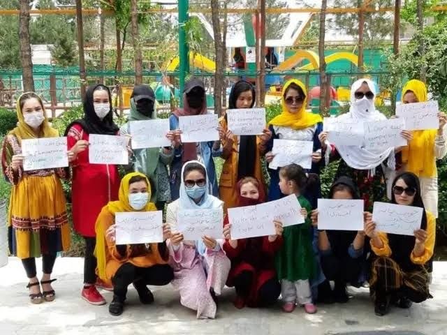 طنین فریاد «آزادی و کرامت» در حصار محدودیت‌ها؛ بیانیه افشاگرانه زنان معترض علیه آپارتاید