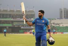 ستاره کریکت افغانستان جایزه بهترین توپ‌زن سال را گرفت