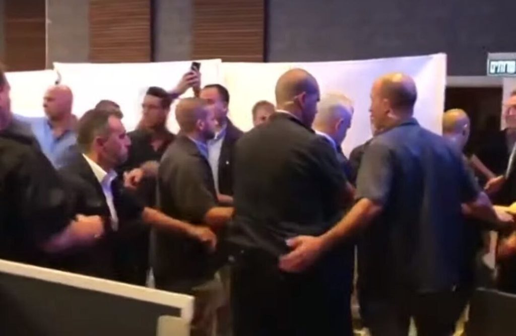 قطع کنفرانس خبری نتانیاهو به دلیل شلیک موشکهای ایران و حزبالله