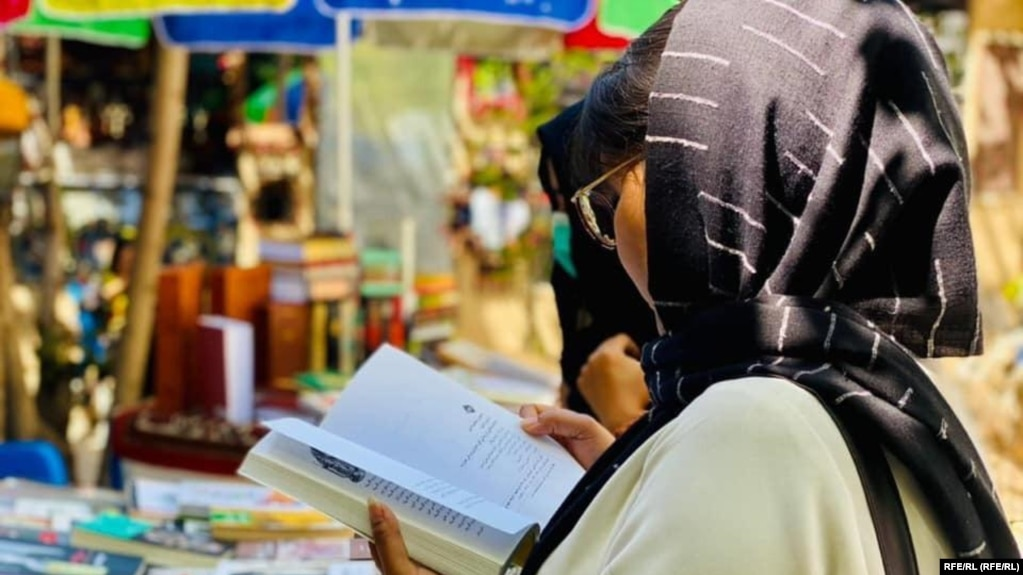 مرگ تدریجی کتاب‌خوانی در کابل زیر سایه فقر و محدودیت