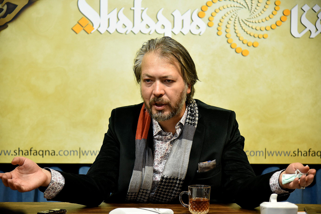 شاعر برجسته کشور: باید به مردم ایران آفرین و درود فرستاد برای ایستادگی و شهامتی که به خرج دادند