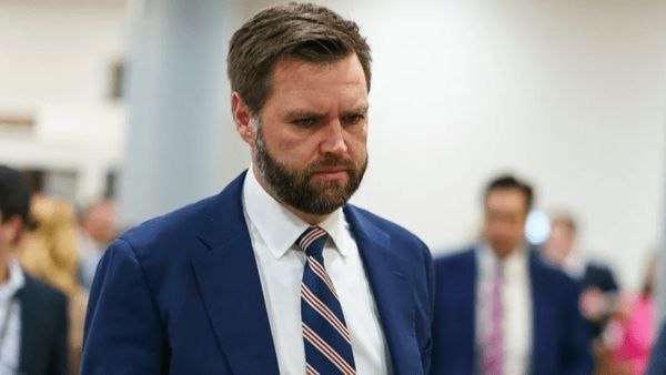 سناتور آمریکایی: ونس در برابر ایران کم آورد