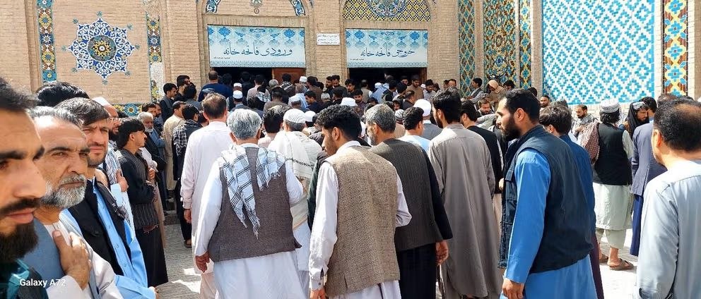 اخوت دینی در هرات؛ سنی‌ها برای قربانیان شیعه فاتحه‌خوانی برگزار کردند