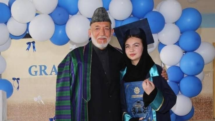 کرزی: دخترم پس از فراغت از صنف ششم، از ادامه آموزش حضوری محروم شده و آنلاین درس می‌خواند