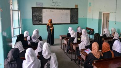 هشدار سازمان‌ملل: افغانستان ۲۵ هزار زن آموزگار و کارمند صحی را از دست می‌دهد