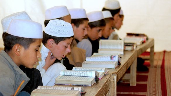 مکاتب در افغانستان؛ کارخانهٔ بازتولید خشونت و جهل ساختاری