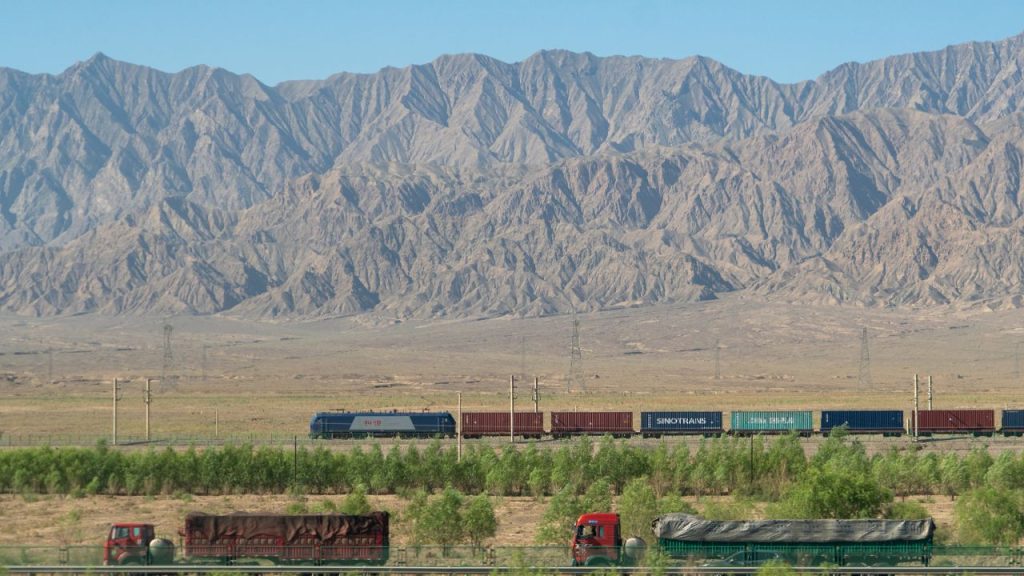 راه‌اندازی مسیر جدید انتقال کالا از چین به افغانستان