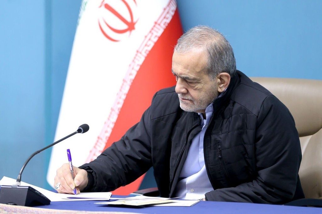پزشکیان: منش آیت‌الله فیاض سرمایه‌ای ماندگار برای جهان اسلام است