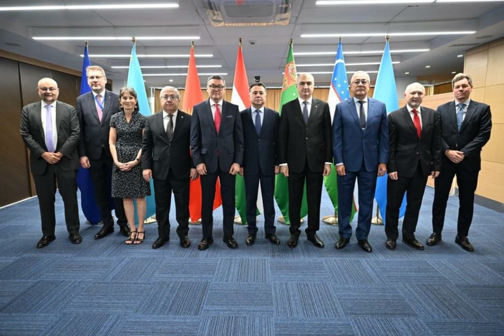 اتحادیه اروپا و آسیای مرکزی در آلماتی وضعیت افغانستان را بررسی کردند