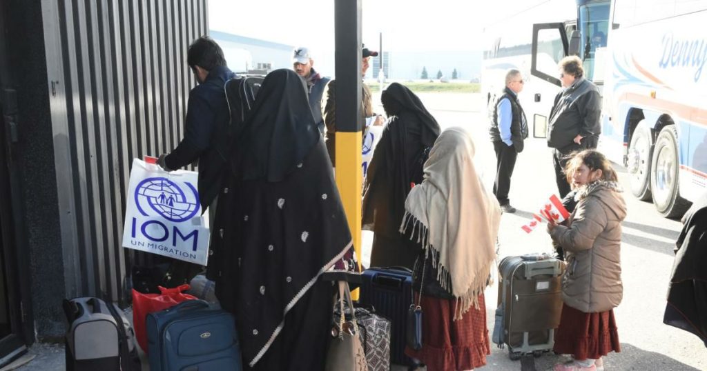 افزایش ۱۰ درصدی جمعیت افغانستان در سه سال؛ زنان بیشترین فشار را متحمل شده‌اند