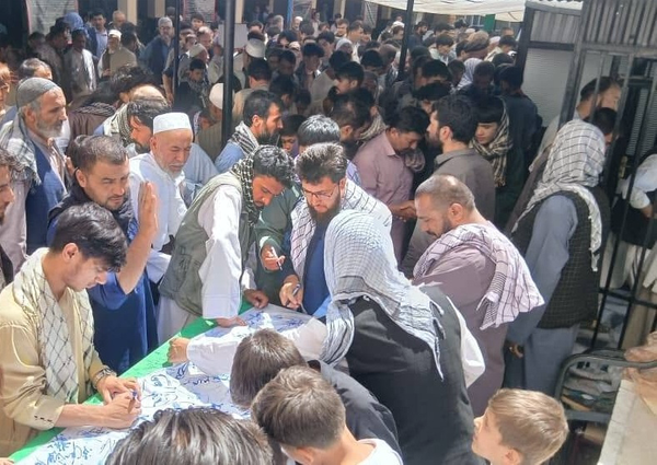شیعیان با امضای طوماری خواستار بازگشایی حوزه خاتم‌النبیین(ص) و تلویزیون تمدن شدند