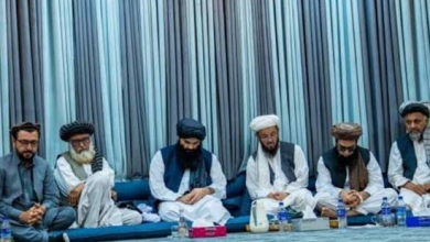 دیدار سراج‌الدین حقانی با خانواده قربانیان حملات پاکستان در پکتیا