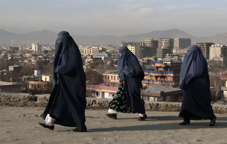 بررسی نقش زنان در جامعه افغانستان؛ چالشها، فرصتها و چشمانداز آینده