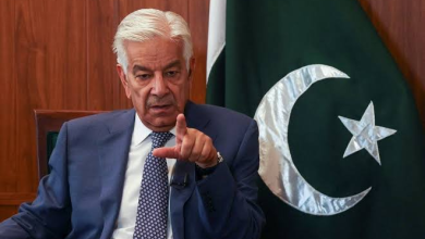 وزیر دفاع پاکستان: معترضان کشمیر در صف دشمنان ما و هم‌ردیف هند هستند