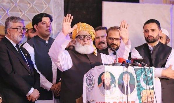 فضل‌الرحمن: پاکستان به‌جای بمباران افغانستان، مشکلات داخلی خود را حل کند