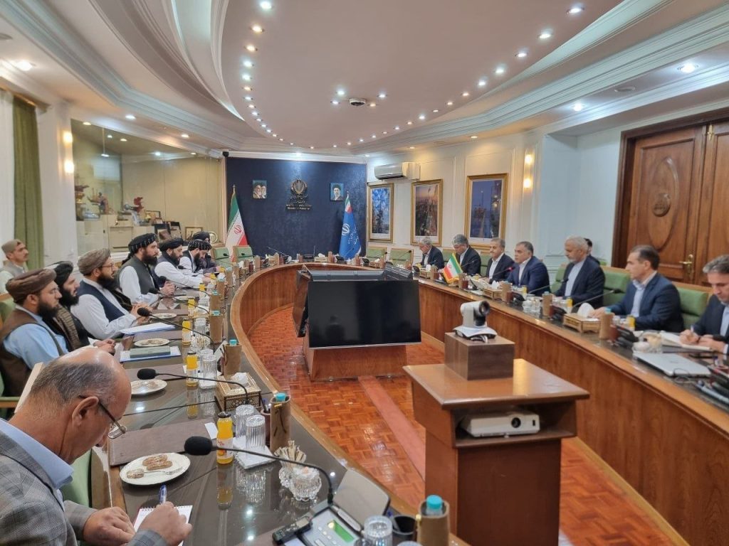 ایران آماده تأمین ۲ هزار مگاوات برق افغانستان
