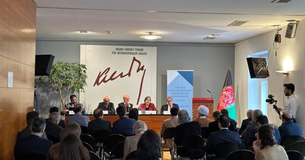 از سلطنت تا دموکراسی؛ مخالفان طالبان در جست‌وجوی نظامی تازه