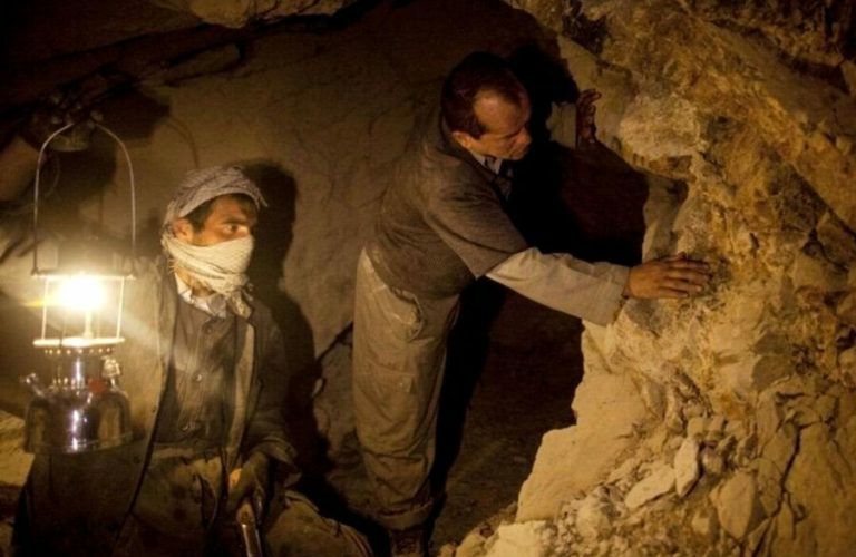 گیرماندن ۱۰ کارگر در معدن طلای تخار؛ عملیات نجات ادامه دارد