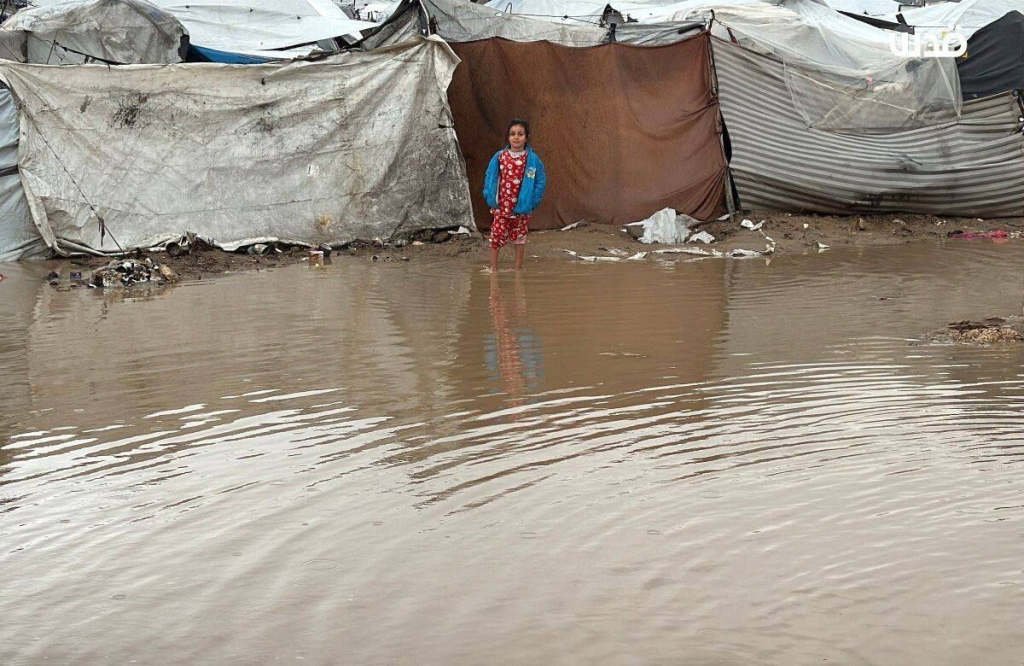 بارندگی در غزه، رنج آوارگان را در چادرهای بی‌پناه دوچندان کرد