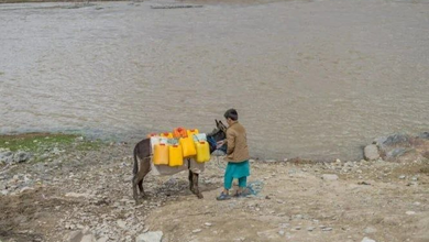 یونیسف: کودکان در افغانستان برای دستیابی به آب پاک مسافت‌های طولانی می‌پیمایند