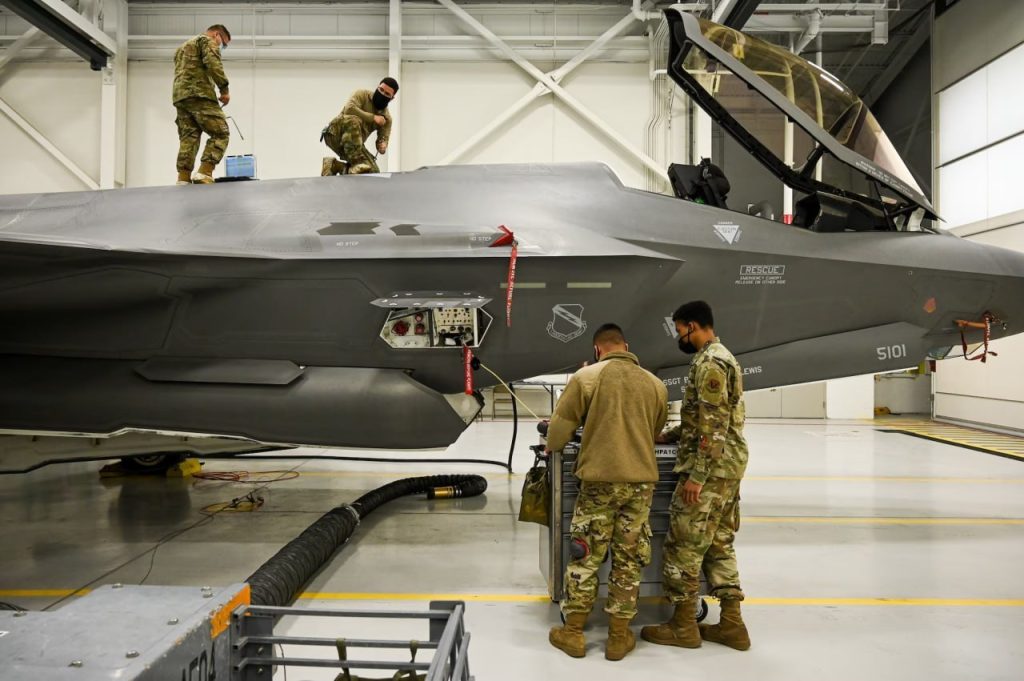 قطعات رادارگریز جنگنده F-35 آمریکا در چین توقیف شد
