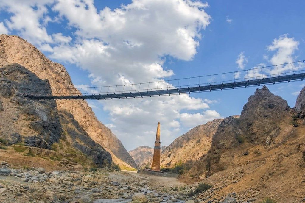 پل جدید در جوار منار تاریخی جام با هزینه بیش از ۶۳ هزار دالر ساخته شد