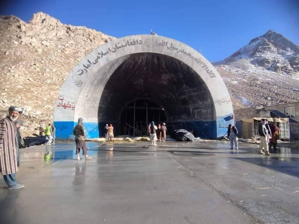دستور اتمام بازسازی سالنگ تا ابتدای زمستان صادر شد