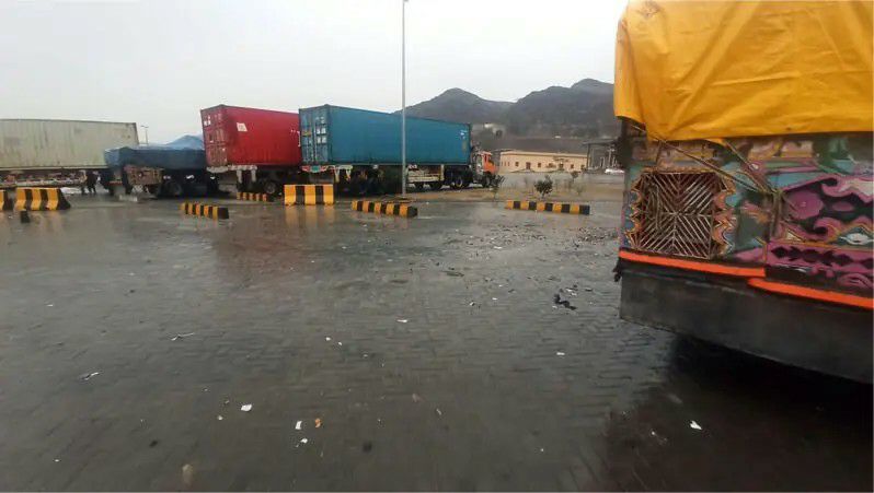 تداوم بسته‌ماندن گذرگاه‌های مرزی؛ تجارت پاکستان-افغانستان فروپاشید